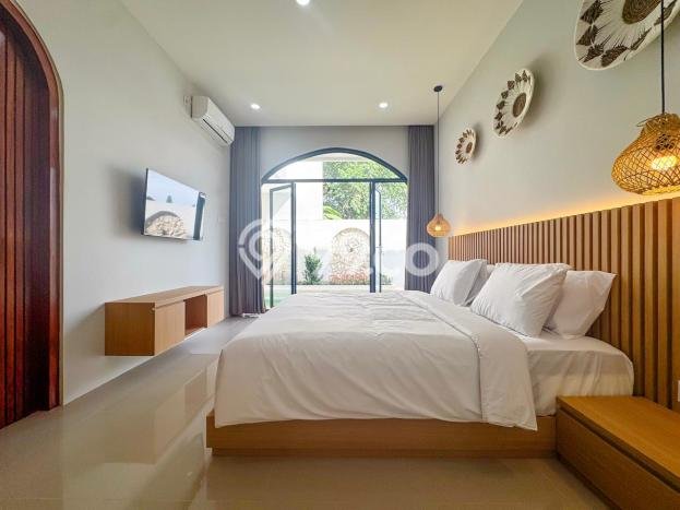 Rumah Mewah LB 190m2 Siap Huni Desain Elegan di Tumbak Bayuh, Badung Rumah Mewah LB 190m2 Siap Huni Desain Elegan di Tumbak Bayuh, Badung
