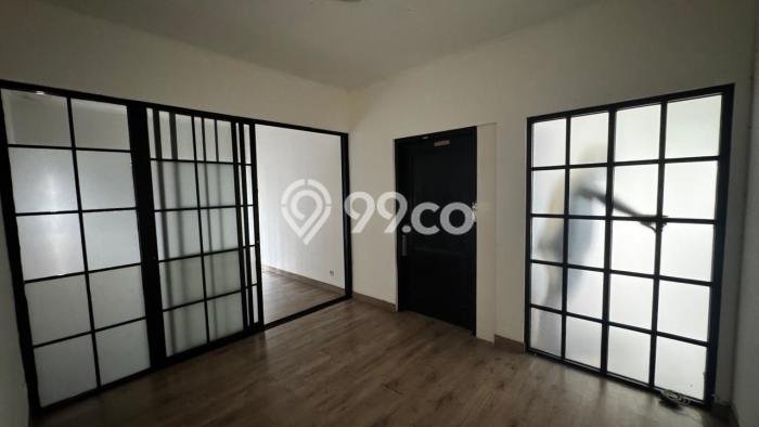 Lokasi strategis! Rumah siap huni disewakan di Kebayoran Baru LB 300m2 Lokasi strategis! Rumah siap huni disewakan di Kebayoran Baru LB 300m2