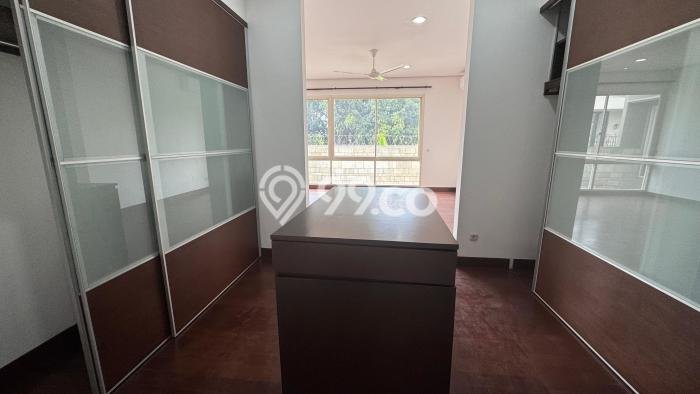 Rumah di Pondok Indah, 5 KM, Akses Universitas, Luas 450m² LB 400m² Rumah di Pondok Indah, 5 KM, Akses Universitas, Luas 450m² LB 400m²