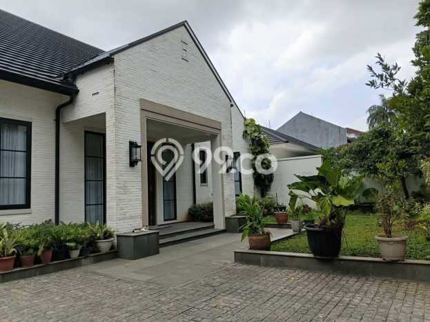 Sewa Rumah Strategis di Senopati LT 800m2 / LB 700m2 Kondisi Bagus Sewa Rumah Strategis di Senopati LT 800m2 / LB 700m2 Kondisi Bagus