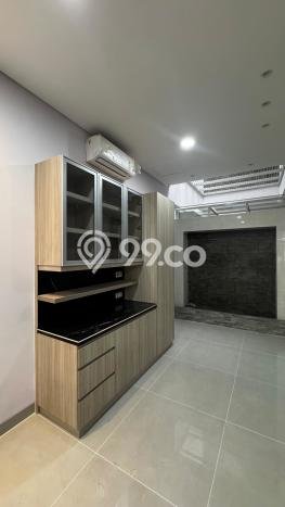Rumah area Kebayoran Baru, 3 KT, Akses Mudah Fasilitas Umum, Luas 116m2m² Bangunan 242m2m² Rumah area Kebayoran Baru, 3 KT, Akses Mudah Fasilitas Umum, Luas 116m2m² Bangunan 242m2m²