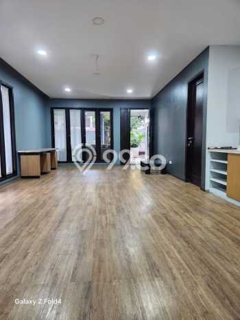 Rumah di Gandaria, 4 KT, Area Strategis, LT 400m2m² Bangunan 250m2m² Rumah di Gandaria, 4 KT, Area Strategis, LT 400m2m² Bangunan 250m2m²