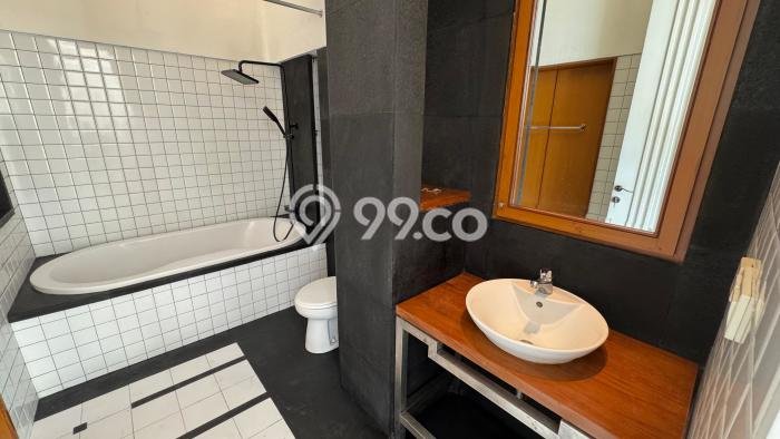 Rumah di Pondok Indah, Akses ke Fasilitas, LT 500m² Rumah di Pondok Indah, Akses ke Fasilitas, LT 500m²