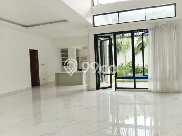 Sewa Rumah Strategis di Senopati LT 800m2 / LB 700m2 Kondisi Bagus Sewa Rumah Strategis di Senopati LT 800m2 / LB 700m2 Kondisi Bagus