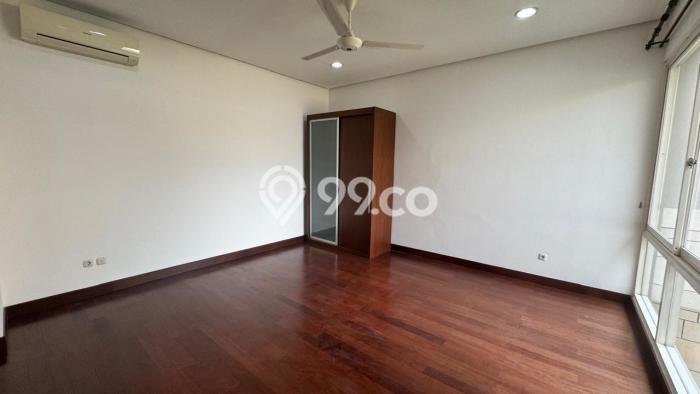 Rumah di Pondok Indah, 5 KM, Akses Universitas, Luas 450m² LB 400m² Rumah di Pondok Indah, 5 KM, Akses Universitas, Luas 450m² LB 400m²