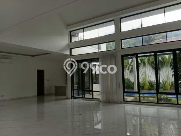 Sewa Rumah Strategis di Senopati LT 800m2 / LB 700m2 Kondisi Bagus Sewa Rumah Strategis di Senopati LT 800m2 / LB 700m2 Kondisi Bagus