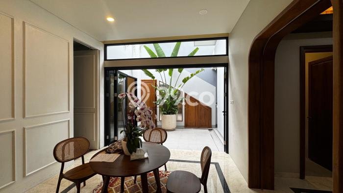 Disewakan Kantor di Kebayoran Baru Jakarta Selatan LT 210m2, LB 180m2 Disewakan Kantor di Kebayoran Baru Jakarta Selatan LT 210m2, LB 180m2