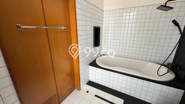 Rumah di Pondok Indah, Akses ke Fasilitas, LT 500m² Rumah di Pondok Indah, Akses ke Fasilitas, LT 500m²