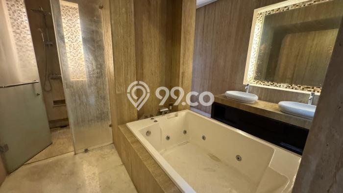 Rumah Nyaman di Pondok Indah, 4 KT, Lokasi Strategis Rumah Nyaman di Pondok Indah, 4 KT, Lokasi Strategis