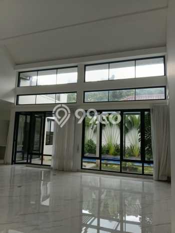 Sewa Rumah Strategis di Senopati LT 800m2 / LB 700m2 Kondisi Bagus Sewa Rumah Strategis di Senopati LT 800m2 / LB 700m2 Kondisi Bagus
