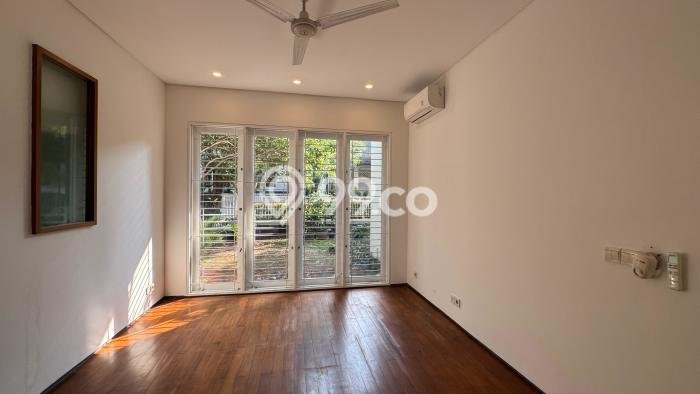 Rumah di Pondok Indah, Akses ke Fasilitas, LT 500m² Rumah di Pondok Indah, Akses ke Fasilitas, LT 500m²