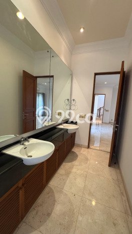 Hunian Minimalis dengan LT 700m2 & LB 500m2 Dikontrakkan di Kemang Hunian Minimalis dengan LT 700m2 & LB 500m2 Dikontrakkan di Kemang