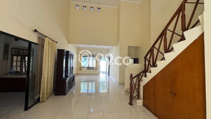 KESEMPATAN TERBAIK! Rumah area Kebayoran Baru, 5 KT, Ready, Luas 260m² LB 200m² KESEMPATAN TERBAIK! Rumah area Kebayoran Baru, 5 KT, Ready, Luas 260m² LB 200m²