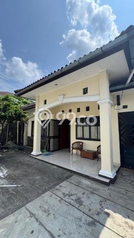 KESEMPATAN TERBAIK! Rumah area Kebayoran Baru, 5 KT, Ready, Luas 260m² LB 200m² KESEMPATAN TERBAIK! Rumah area Kebayoran Baru, 5 KT, Ready, Luas 260m² LB 200m²