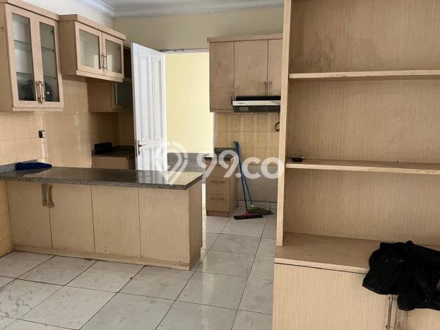 Disewakan! Rumah 5 Kamar Tidur &
3 Kamar Mandi di Pondok Indah, Jakarta Selatan Disewakan! Rumah 5 Kamar Tidur &
3 Kamar Mandi di Pondok Indah, Jakarta Selatan