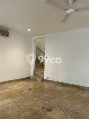Lokasi terbaik! Rumah siap pakai disewakan di Kebayoran Baru LB 255m2 Lokasi terbaik! Rumah siap pakai disewakan di Kebayoran Baru LB 255m2