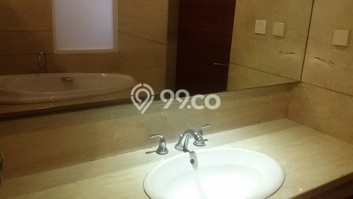Sewa Rumah Nyaman LT 585m2 / LB 750m2 di Pondok Indah, Jakarta Selatan Sewa Rumah Nyaman LT 585m2 / LB 750m2 di Pondok Indah, Jakarta Selatan