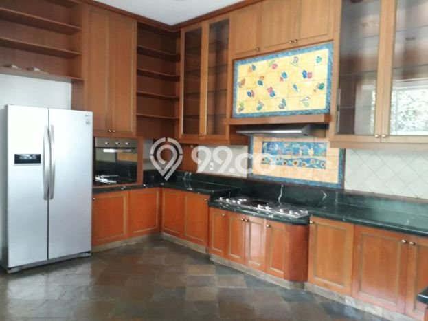 Hunian Modern Untuk Disewakan di Pondok Indah Jakarta Selatan 4 KT & 4 KM Hunian Modern Untuk Disewakan di Pondok Indah Jakarta Selatan 4 KT & 4 KM