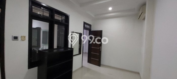Rumah Luxury Modern Tanpa Renovasi di Pondok Indah Jakarta Selatan Rumah Luxury Modern Tanpa Renovasi di Pondok Indah Jakarta Selatan