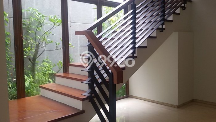 Sewa Rumah Nyaman LT 585m2 / LB 750m2 di Pondok Indah, Jakarta Selatan Sewa Rumah Nyaman LT 585m2 / LB 750m2 di Pondok Indah, Jakarta Selatan