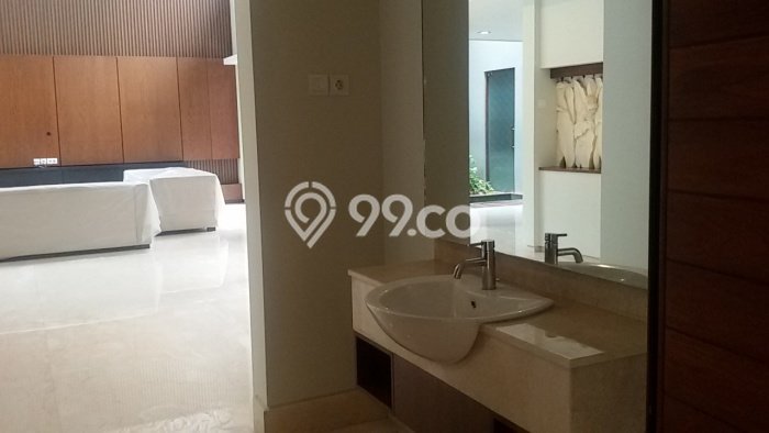 Sewa Rumah Nyaman LT 585m2 / LB 750m2 di Pondok Indah, Jakarta Selatan Sewa Rumah Nyaman LT 585m2 / LB 750m2 di Pondok Indah, Jakarta Selatan