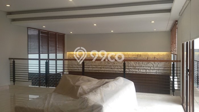 Sewa Rumah Nyaman LT 585m2 / LB 750m2 di Pondok Indah, Jakarta Selatan Sewa Rumah Nyaman LT 585m2 / LB 750m2 di Pondok Indah, Jakarta Selatan