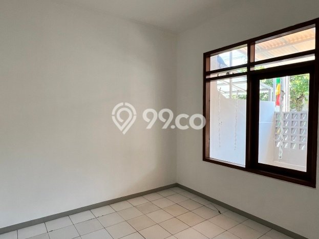 Rumah Luas Asri 3 KT Siap Pakai di Taman Holis Indah Bandung Rumah Luas Asri 3 KT Siap Pakai di Taman Holis Indah Bandung