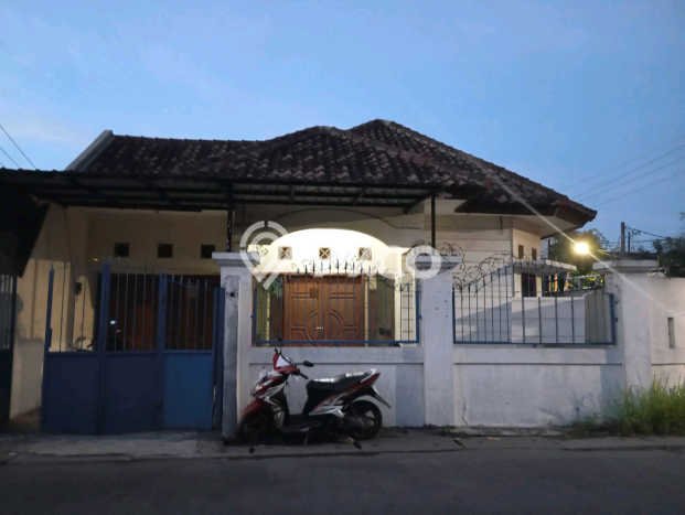 Rumah Modern 4 Kamar LT 200m2 di Surabaya Kota Rumah Modern 4 Kamar LT 200m2 di Surabaya Kota