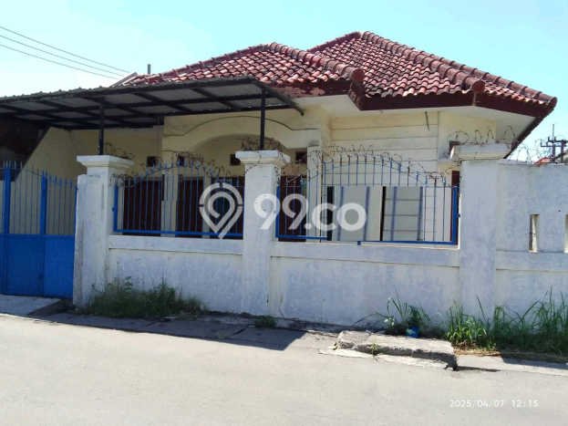 Rumah Modern 4 Kamar LT 200m2 di Surabaya Kota Rumah Modern 4 Kamar LT 200m2 di Surabaya Kota