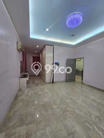 Dijual Rumah Luas Elegan Dengan View Eksklusif di Tomang, Jakarta Barat Dijual Rumah Luas Elegan Dengan View Eksklusif di Tomang, Jakarta Barat