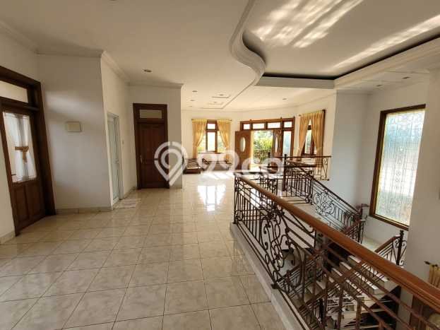 For Sale! Luxury House LT 308m2 Desain Modern di Cibubur For Sale! Luxury House LT 308m2 Desain Modern di Cibubur