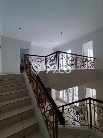 Rumah Luxury Modern Tanpa Renovasi di Kota Wisata Jakarta Timur Rumah Luxury Modern Tanpa Renovasi di Kota Wisata Jakarta Timur