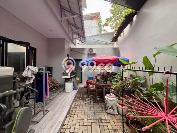 Siap Huni Hunian Elit 6 Kamar di Tebet Dekat ke Mana Saja Siap Huni Hunian Elit 6 Kamar di Tebet Dekat ke Mana Saja