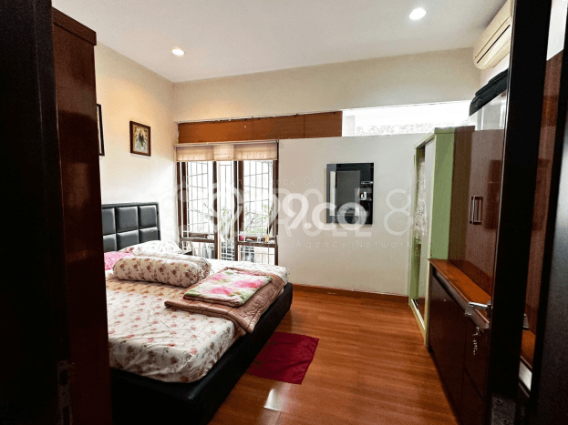 Rumah Mewah Siap Huni LT 225m2 di Lengkong, Bandung Rumah Mewah Siap Huni LT 225m2 di Lengkong, Bandung
