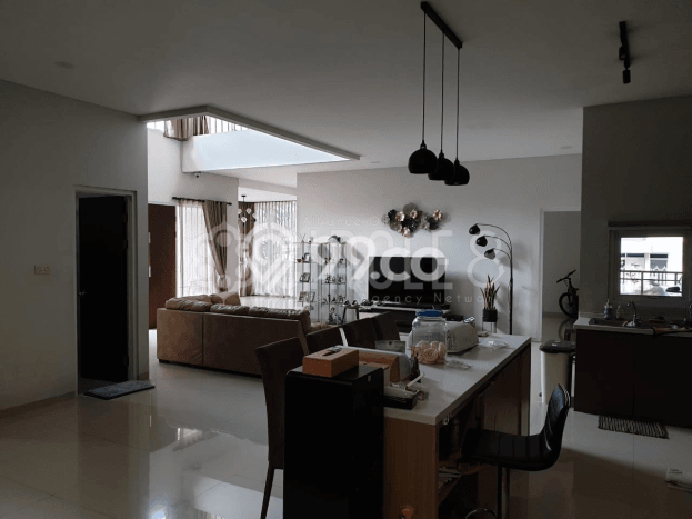 For Sale! Premium House LT 290m2 Desain Elegan di Turangga For Sale! Premium House LT 290m2 Desain Elegan di Turangga