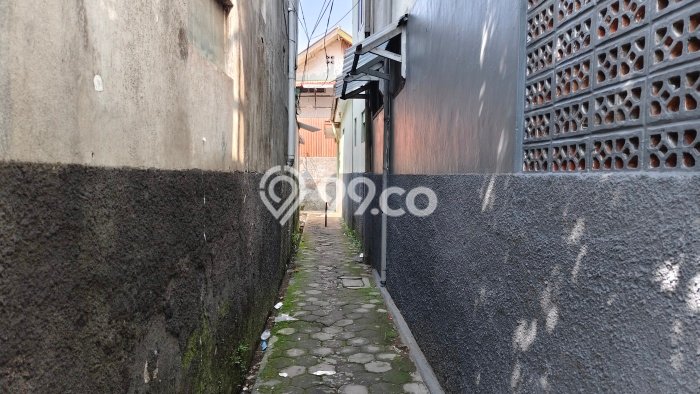 Aset Investasi! Rumah Kost Dijual di Bojongloa Kaler, Bandung, 13 KT, 3 KM, Luas 200m2 Aset Investasi! Rumah Kost Dijual di Bojongloa Kaler, Bandung, 13 KT, 3 KM, Luas 200m2