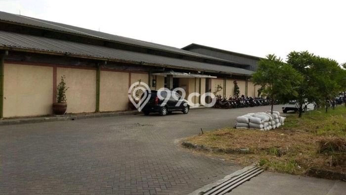 INVESTASI POTENSIAL! Gudang Kawasan Soekarno Hatta, Luas 2400m², Kawasan Bisnis INVESTASI POTENSIAL! Gudang Kawasan Soekarno Hatta, Luas 2400m², Kawasan Bisnis
