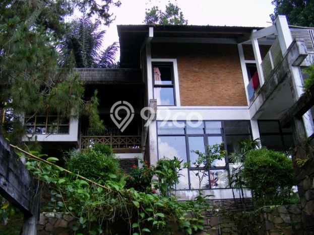 SPECIAL OFFER! Rumah Asri di Dago, LT 1970m2m² Bangunan 200m2m² SPECIAL OFFER! Rumah Asri di Dago, LT 1970m2m² Bangunan 200m2m²