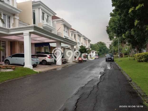 Rumah Elit Modern Siap Huni di Pakuwon Indah Surabaya Rumah Elit Modern Siap Huni di Pakuwon Indah Surabaya