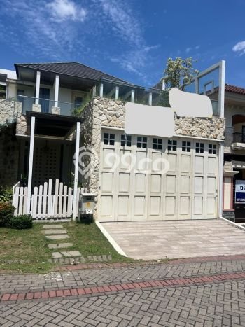 Jual Rumah Luas Megah Dengan View Cantik di Sukomanunggal, Surabaya Jual Rumah Luas Megah Dengan View Cantik di Sukomanunggal, Surabaya