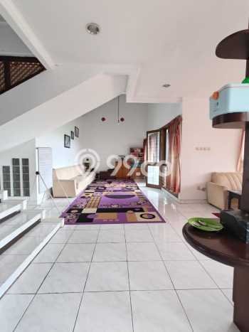 Rumah Elit Modern Tanpa Renovasi di Setiabudi Bandung Rumah Elit Modern Tanpa Renovasi di Setiabudi Bandung