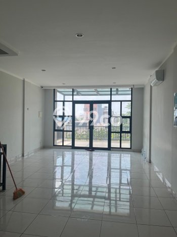 Disewakan Ruko di Kawasan Ramai Summarecon Bekasi Luas 189m2 Disewakan Ruko di Kawasan Ramai Summarecon Bekasi Luas 189m2