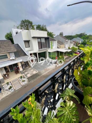 Dijual Rumah Luas Elegan Dengan View Eksklusif di BSD, Tangerang Dijual Rumah Luas Elegan Dengan View Eksklusif di BSD, Tangerang