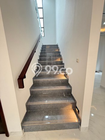 Rumah Elit Modern Tanpa Renovasi di BSD City Tangerang Rumah Elit Modern Tanpa Renovasi di BSD City Tangerang