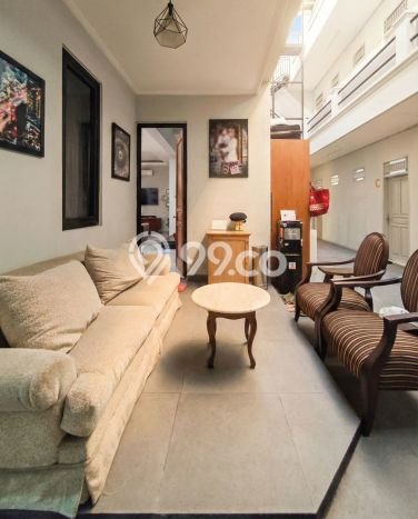 Rumah Kost untuk Dijual di Kebayoran Baru dengan 12 KT, 12 KM, Luas 150m2 Rumah Kost untuk Dijual di Kebayoran Baru dengan 12 KT, 12 KM, Luas 150m2