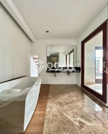 Ready to Use! Luxury House LT 489m2 Desain Modern di Pondok Indah Ready to Use! Luxury House LT 489m2 Desain Modern di Pondok Indah