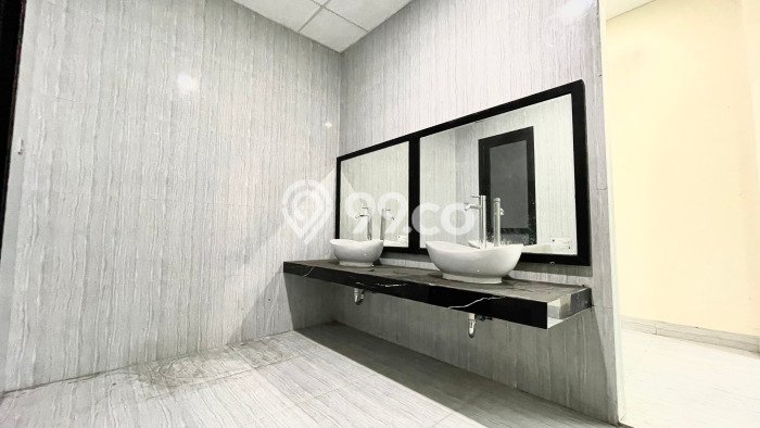 Dijual! Kantor di Pondok Pinang Jakarta Selatan LT 1000m2 / LB 2750m2 Kawasan Bisnis Dijual! Kantor di Pondok Pinang Jakarta Selatan LT 1000m2 / LB 2750m2 Kawasan Bisnis