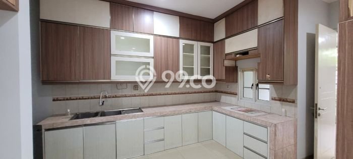 Disewakan! Rumah 4 Kamar Tidur &
4 Kamar Mandi di BSD City, Tangerang Disewakan! Rumah 4 Kamar Tidur &
4 Kamar Mandi di BSD City, Tangerang