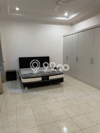 Hunian Ideal dengan LT 850m2 & LB 400m2 Disewakan di Kemang Hunian Ideal dengan LT 850m2 & LB 400m2 Disewakan di Kemang
