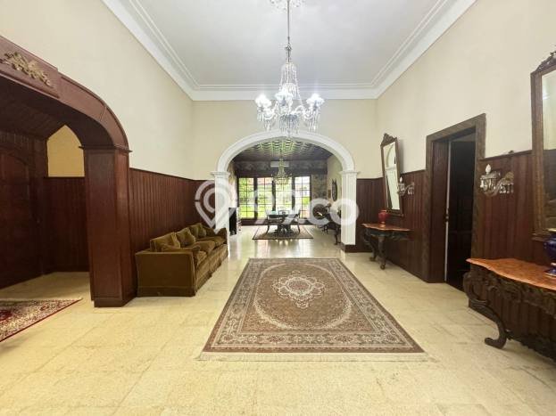 Siap Huni Hunian Elit 7 Kamar di Menteng Dekat ke Mana Pun Siap Huni Hunian Elit 7 Kamar di Menteng Dekat ke Mana Pun